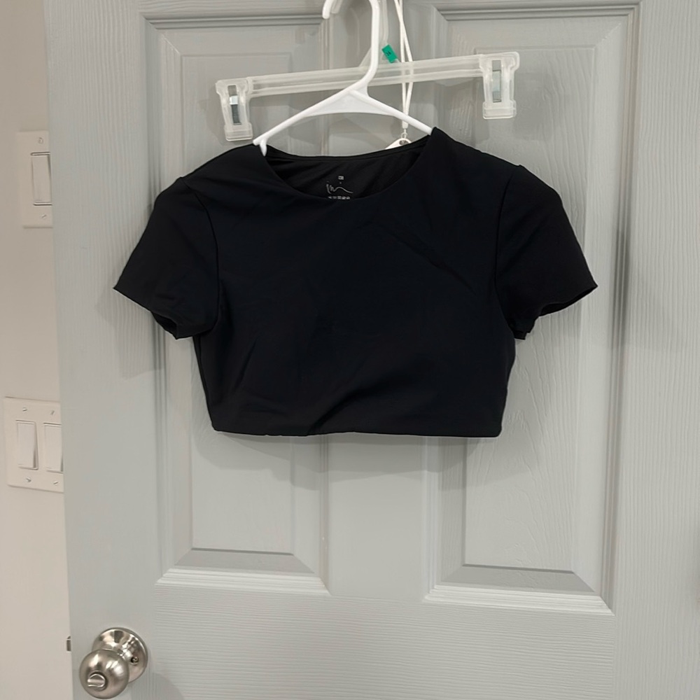 Black CSB crop gym top